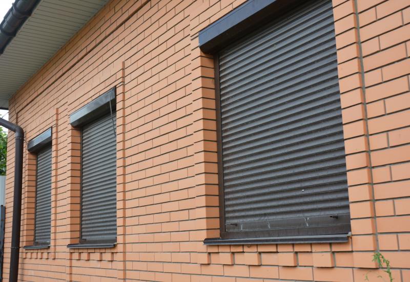 Volets roulants manuels ou électriques, quels avantages pour votre habitation ?